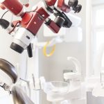 OP-Mikroskop und strahlenarmes digitales Röntgen